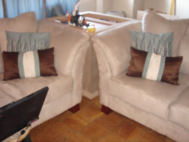 2008_0216100g-square-stand0002.jpg